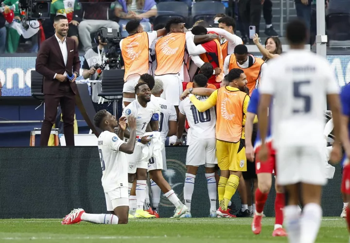Festejo del gol de Cecilio Waterman. /Foto: EFE