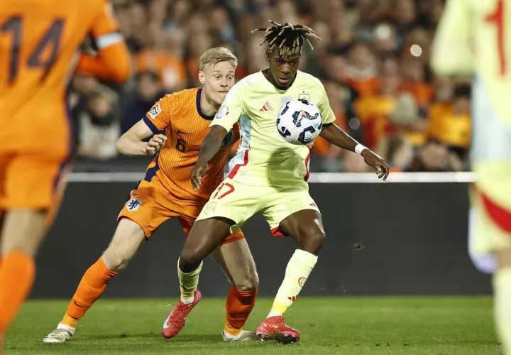 Nico Williams en pleno control del balón. /Foto: EFE