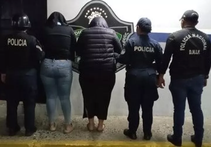 Captura de las dos mujeres.