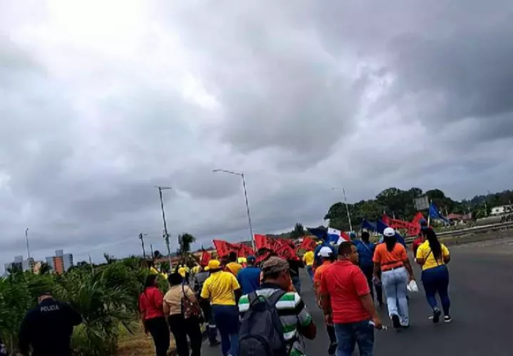 Marcha de los educadores en los Cuatros Altos.