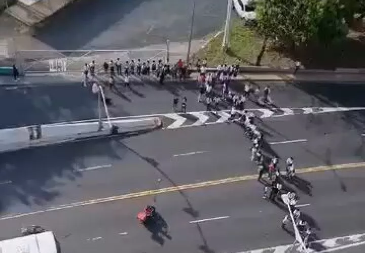 La comunidad educativa protestó está mañana con cierre de la vía Israel.