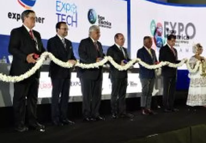 Presidente Mulino y directivos de la CCIAP en el acto inaugural de la feria.