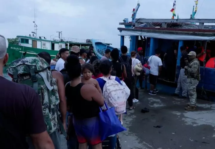 Invasión de migrantes en Miramar, Colón.