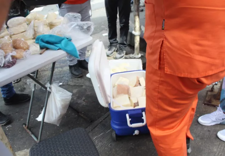 Decomiso de quesos y otros productos alimenticios.