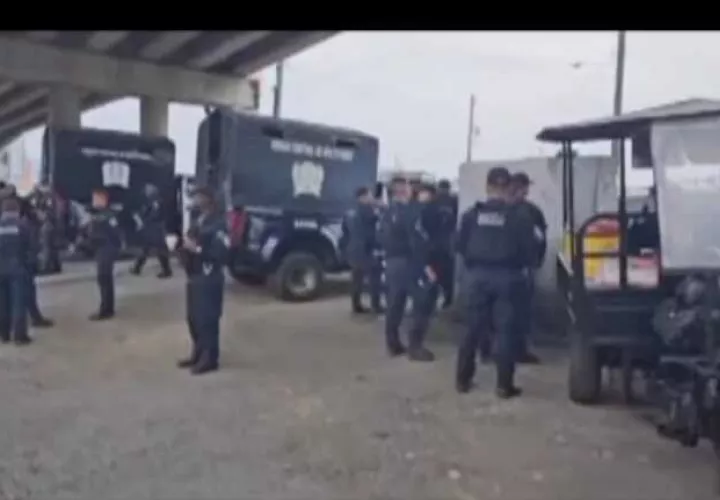 Policías en estado de alerta ante las manifestaciones de diversos gremios.