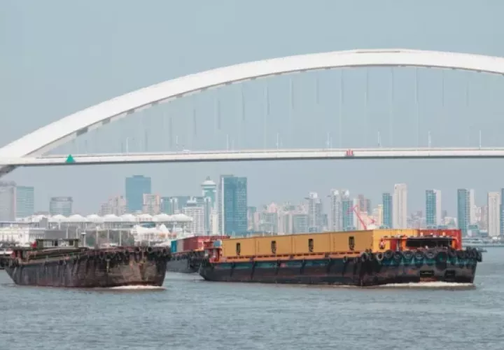 China también anunció que restringirá las exportaciones de una serie de materiales raros usados en componentes electrónicos, la industria aeroespacial y otros sectores. Foto: EFE