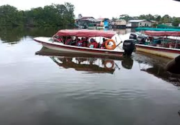 Muchas personas viajan a las islas en Semana Santa.