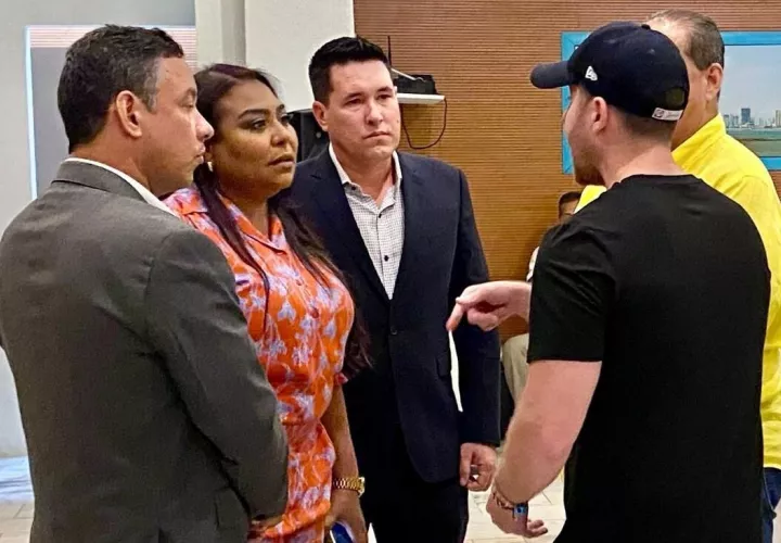 Alcaldes del país participan en la discusión de la iniciativa.