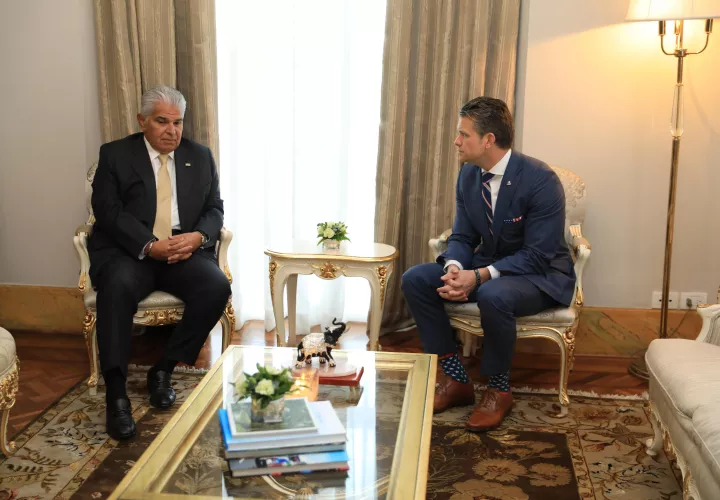 Encuentro Mulino y  Hegseth .