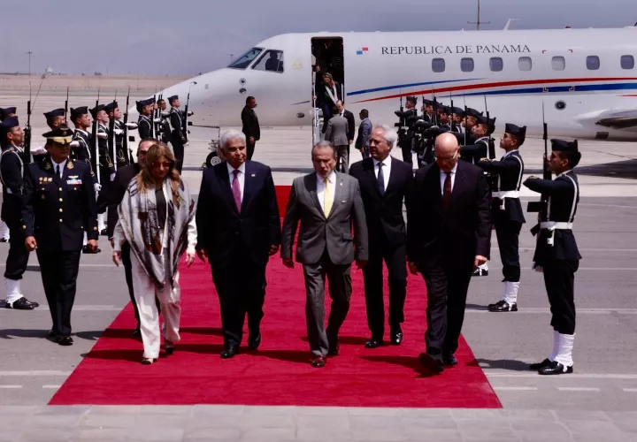 La pareja presidencial llega a Perú.