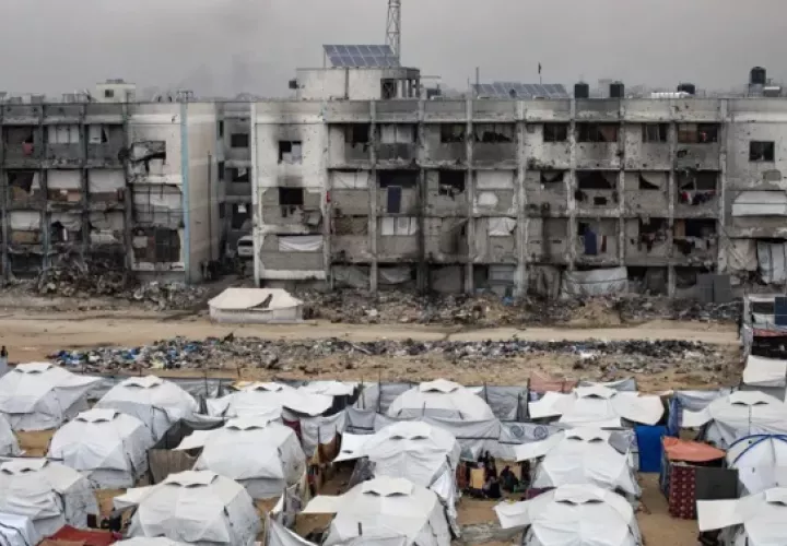 Un campamento para palestinos desplazados en Yabalia, en el norte de la Franja de Gaza. Foto: EFE