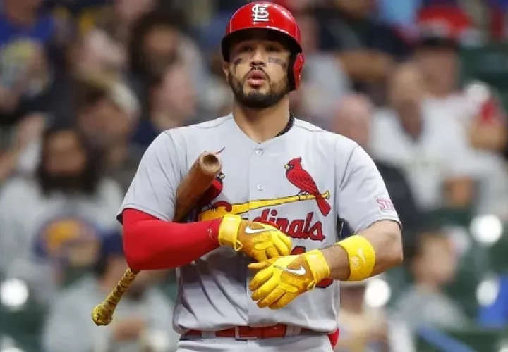 El panameño Iván Herrera, receptor de los Cardenales de San Luis.