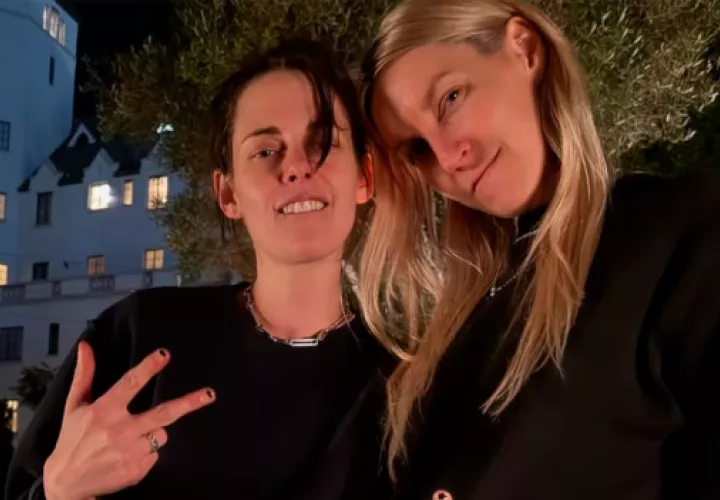 La actriz Kristen Stewart y su prometida, la también actriz y guionista Dylan Meyer. Foto: EFe