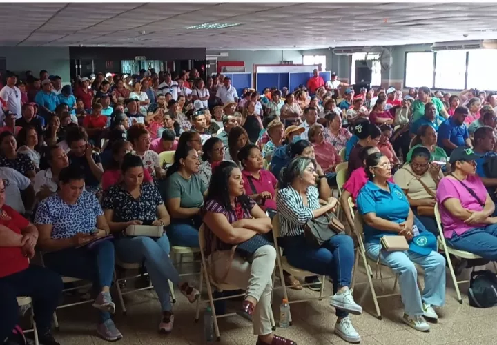 Reunión de los educadores para analizar la Ley 462.
