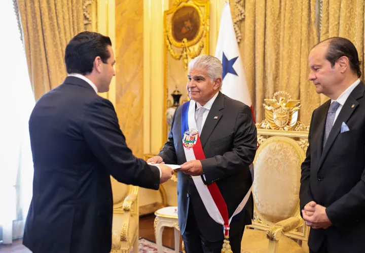 Embajador de EE.UU. formaliza sus credenciales al mandatario Mulino.