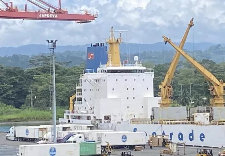 El reinicio de actividades fue marcado con la llegada del buque "Italian Stream" a la terminal Gastón Kogan, en Moín.