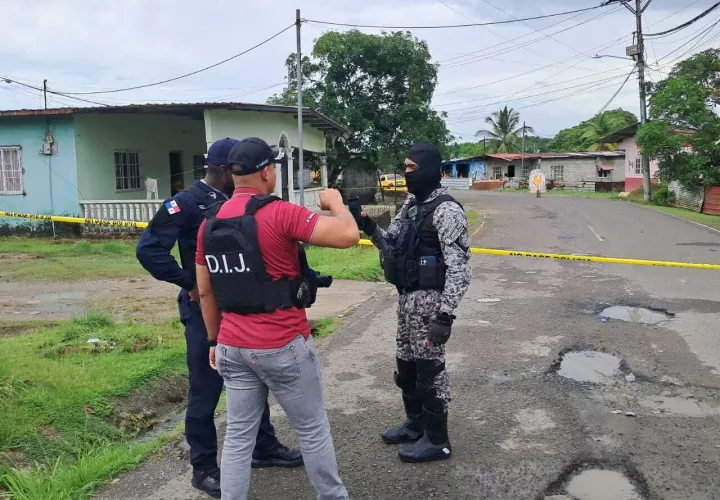 Agentes de la DIJ y Policía acordonaron la zona donde ocurrió el ataque.