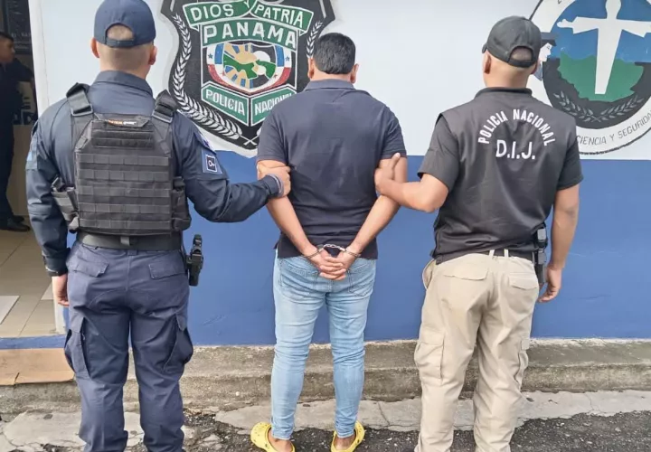 Uno de los seis capturados.