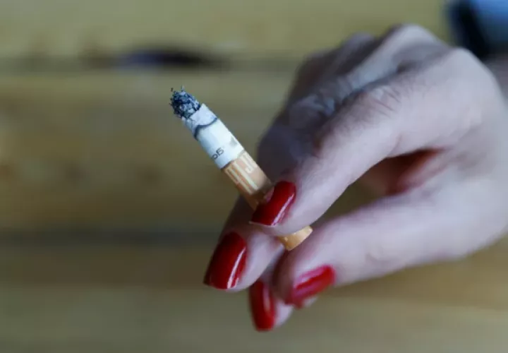 La nicotina utiliza a unos receptores cerebrales determinados para crear esa sensación de placer. Foto: EFE