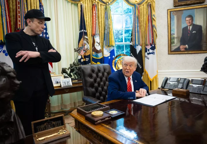 Fotografía de archivo del presidente de EE.UU Donald Trump (d) Elon Musk (i). EFE