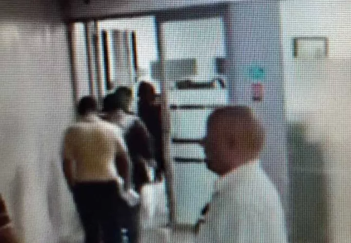 Llegada de la comtiva de Sintraibana al salón de la Asamblea Nacional.