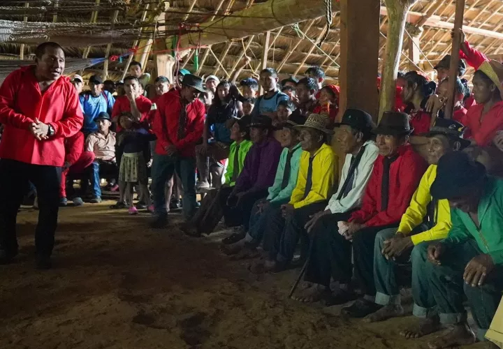 Reunión con autoridades del Gobierno.