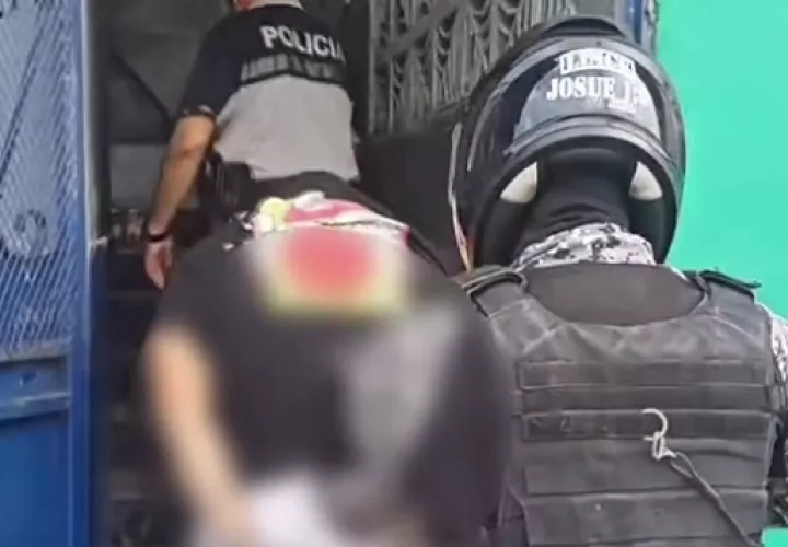 Ambos detenidos mantenían en su poder arma de fuego sin permiso de porte legal. Foto: Policía Nacional