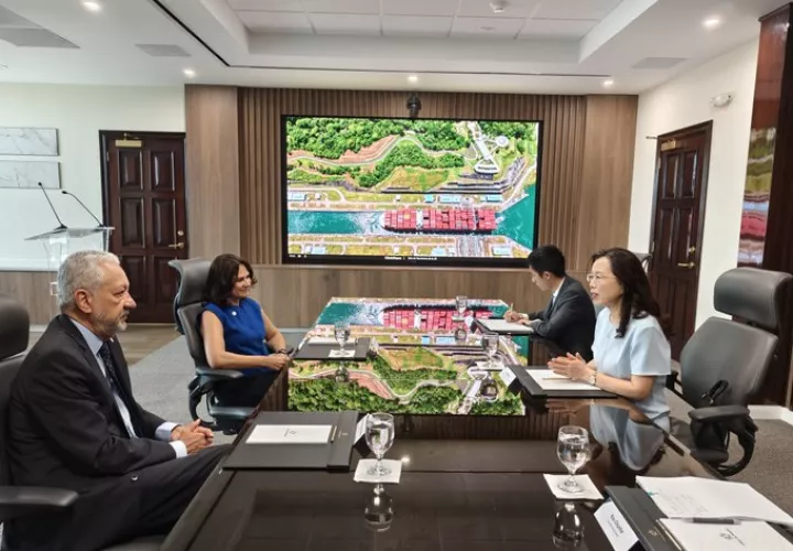 Reunión entre los diplomáticos y autoridades de la ACP.