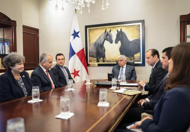 El presidente Mulino con miembros delegación de congresistas de Estados Unidos.
