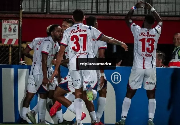 Jugadores del Plaza Amador celebran uno de los goles anotados. Foto: Plaza Amador