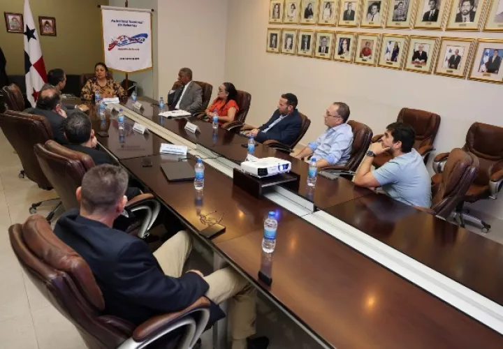 Durante el encuentro. Foto: Aduanas