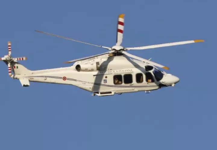 El Papa León XIV llega en helicóptero para presidir la vigilia de oración por el Jubileo de la Juventud, en Tor Vergata, en Roma. Foto: EFE