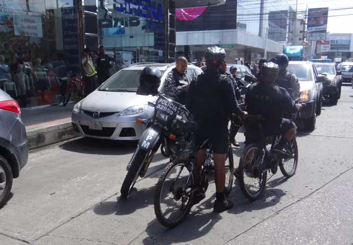 La Policía Nacional se presentó en la escena del crimen.