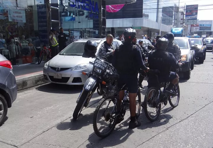 La policía efectuó operativos para tratar de ubicar a los asaltantes. Foto: ilustrativa