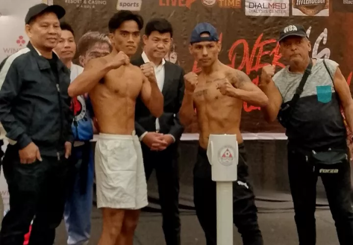 El panameño Luis 'El Nica' Concepción  (der.) y el filipino Kenneth Llover después de cumplir con la ceremonia de pesaje oficial. 
