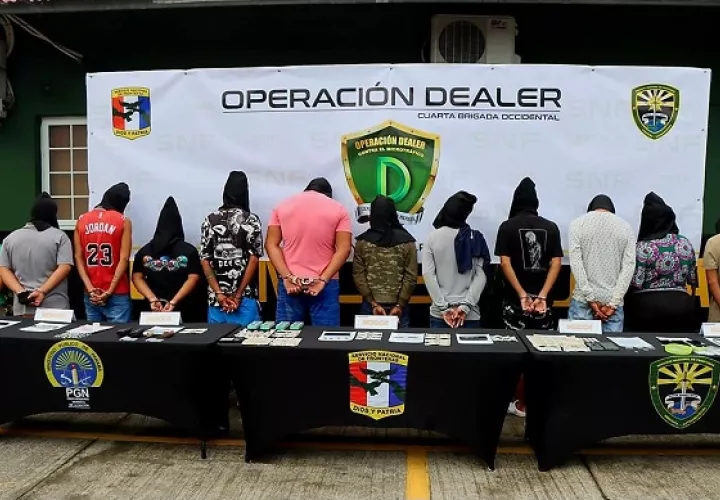 Entre los aprehendidos figuran 13 hombres y dos mujeres. Foto: cortesía