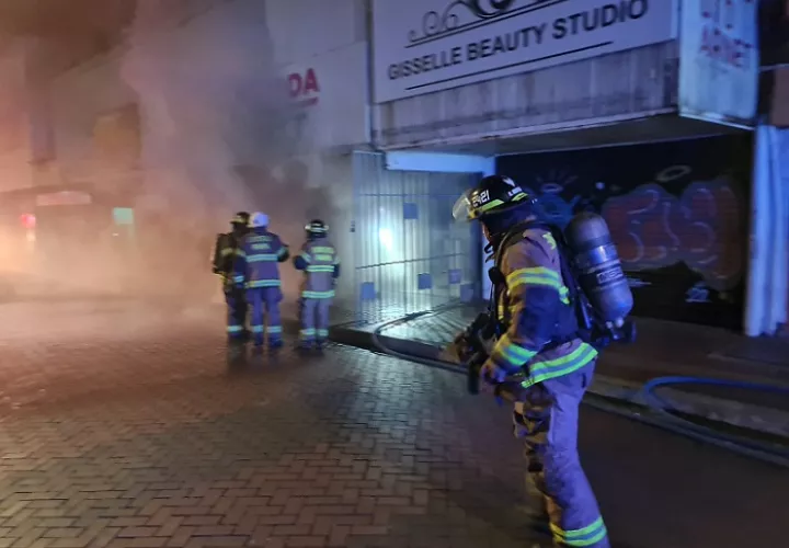 Las llamas fueron controladas en poco más de dos horas.   /  Foto: SOS_PTY