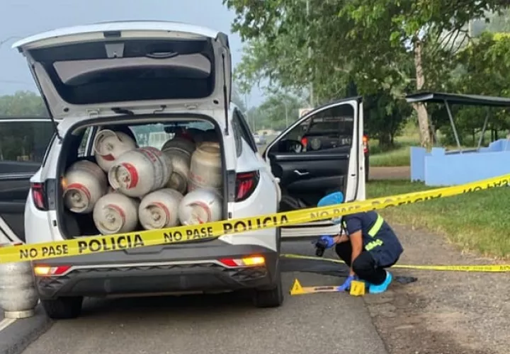la Policía Nacional interceptó el vehículo la altura del distrito de Santa María, en Herrera.  /  Foto: Thyas Domínguez