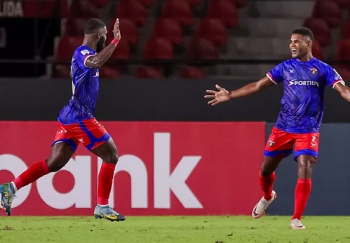 Everardo Rose (izq.) anotó el gol de la victoria del Plaza Amador. Foto: Concacaf