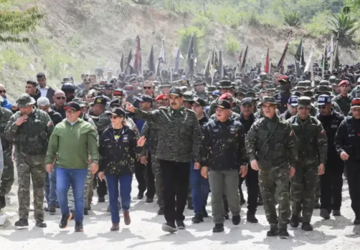 El presidente de Venezuela, Nicolás Maduro (c), este jueves, en Caracas. Foto: EFE