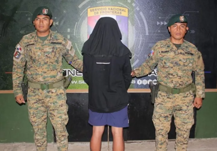 El extranjero fue puesto a disposición de las autoridades competentes para los trámites correspondientes.  /  Foto: Senafront