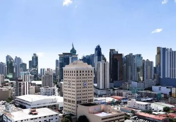 Sede principal de la Caja de Ahorros, ubicada en vía España.