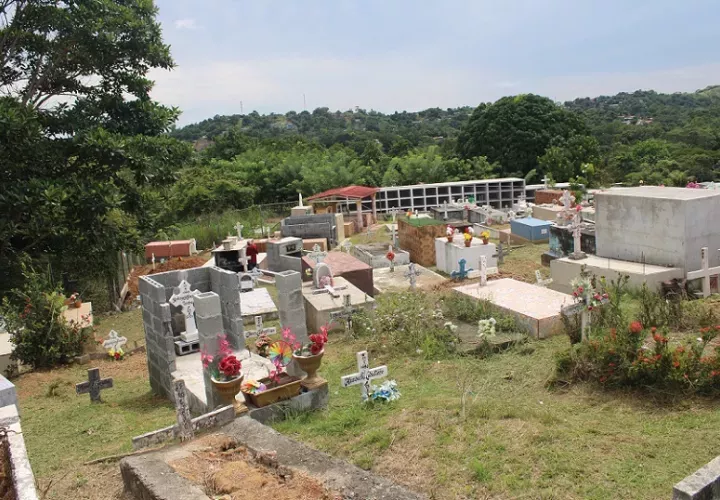 Los municipios buscan alternativas para seguir ofreciendo el servicio funerario.