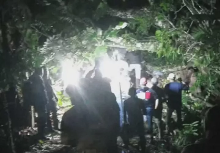 La recuperación del cadáver se extendió hasta bien entrada la noche.  /  Foto: Redes Sociales