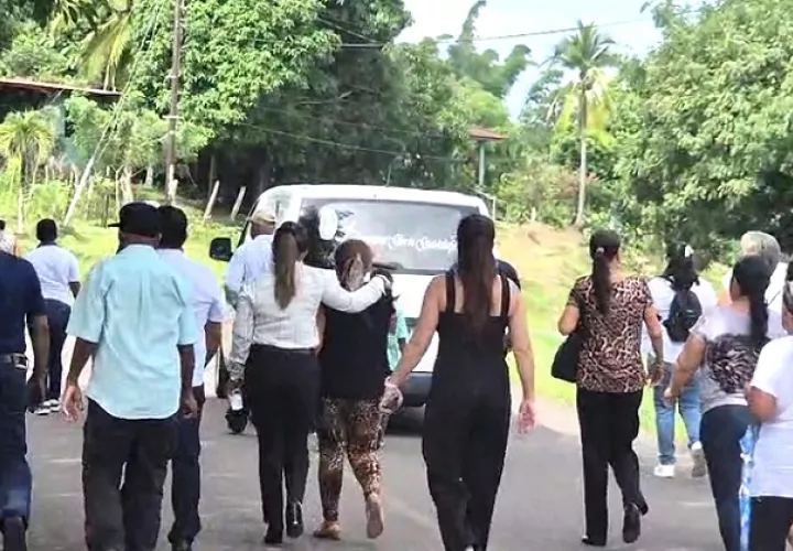 El sepelio se realizó este jueves en la comunidad de Los Higos.  /  Foto: Thays Domínguez 