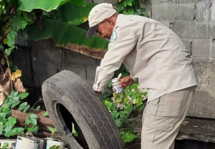 Elimine los criaderos del mosquito Aedes Aegyti.