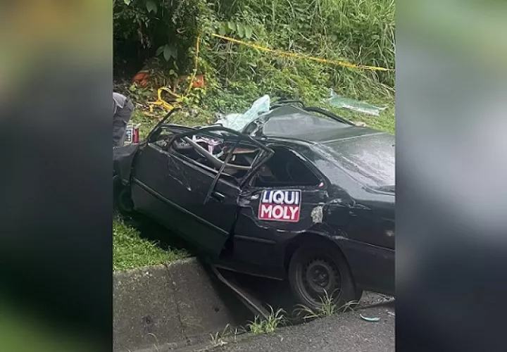 El cadáver quedó fuera del vehículo. Foto: cortesía