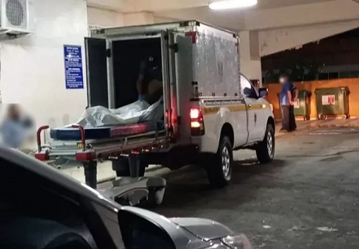 Peritos del Instituto de Medicina Legal y Ciencias Forenses realizaron el levamntamiento del cadáver.  /  Foto: Archivo