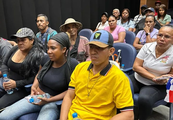 Reunión con los buhoneros.