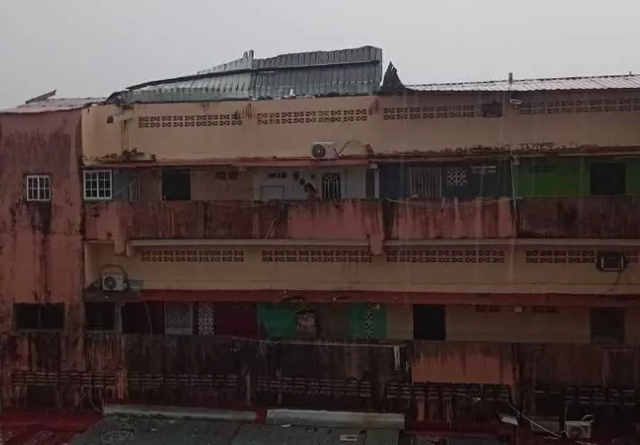 Techos por el aire por intensidad del viento.